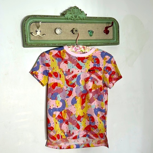 Nike Drifit short sleeve T-shirt pink camo sprinkle tee small new with tags - Picture 1 of 6